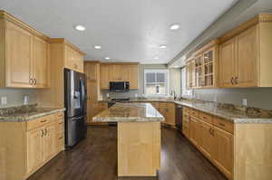 Sparkling Kitchen with Island