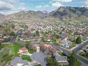 Birds eye view of property featuring a mountain view