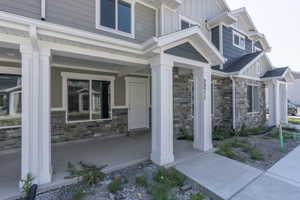 Doorway to property with a porch