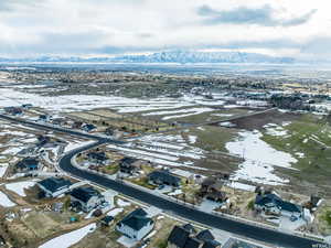 Snowy aerial view with a mountain view