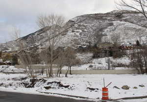 View of mountain feature