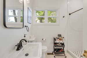 Main floor private ensuite bath