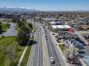 Bird's eye view with a mountain view