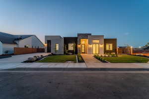 View of front of property featuring a front yard