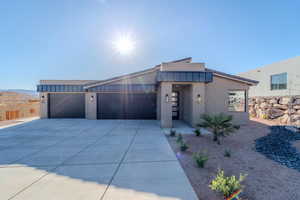 View of front of house featuring a garage