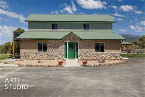4 Bed 2 Bath House on 5 Acre horse property