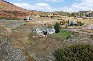 Aerial view with a mountain view