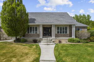 View of front of house featuring a front yard