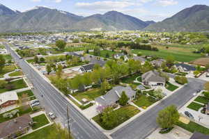 Bird's eye view with a mountain view