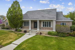 View of front of property featuring a front lawn