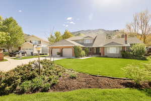 View of front of property featuring a front yard and a mountain view