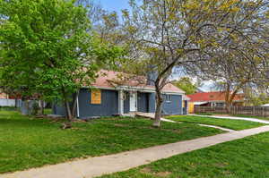 View of front facade with a front yard