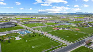 Birds eye view of property featuring a mountain view