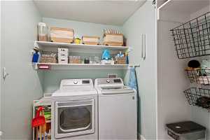 Washroom with independent washer and dryer