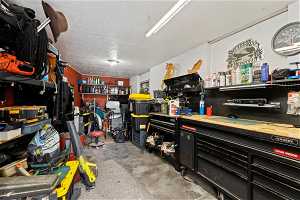 Garage/Workshop