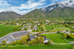 Bird's eye view with a mountain view