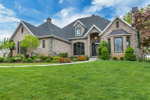 View of front of home featuring a front yard