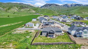 Aerial view with a mountain view