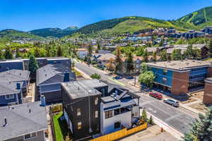 Bird's eye view with a mountain view