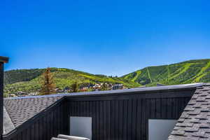 Balcony featuring a mountain view