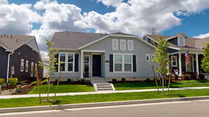 View of front of house featuring a front yard