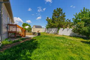 View of yard with an outdoor structure