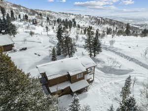 Snowy aerial view with a mountain view