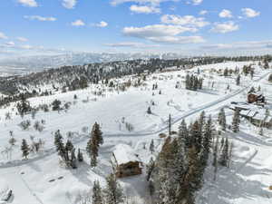 Snowy aerial view featuring a mountain view