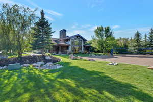 View of yard featuring volleyball court