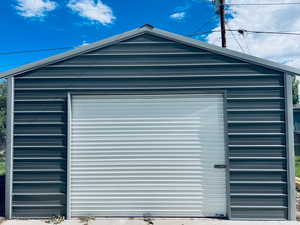 Detached Shed - Incredible Storage Space & Parking