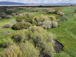 Bird's eye view with a mountain view