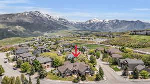 Drone / aerial view featuring a mountain view