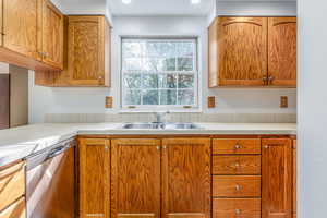 Photo 6 of 874  SCHNEITTER CIR #1