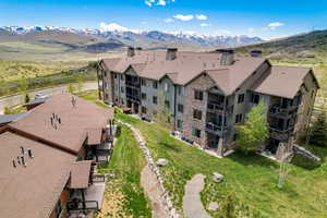 Aerial view with a mountain view