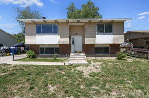 Split foyer home featuring a front yard