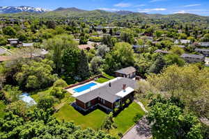 Birds eye view of property featuring a mountain view