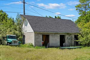 View of shed / structure featuring a lawn