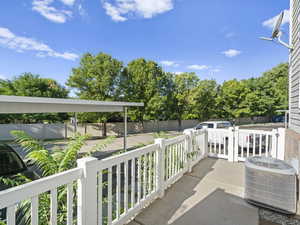 Balcony with cooling unit