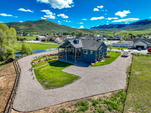 Bird's eye view with a mountain view