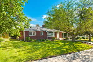 View of front of property featuring a front lawn