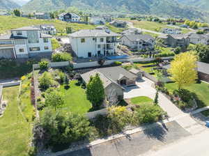 Drone / aerial view featuring a mountain view