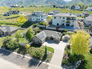 Aerial view with a mountain view