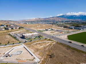 Aerial view with a mountain view