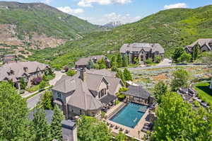 Bird's eye view with a mountain view