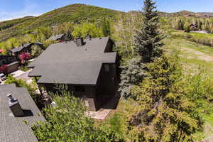 Aerial view with a mountain view