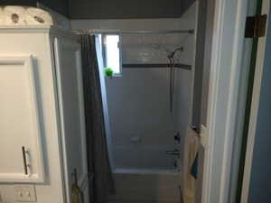 Bathroom with shower / tub combo with curtain