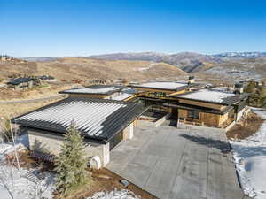 Snowy aerial view with a mountain view