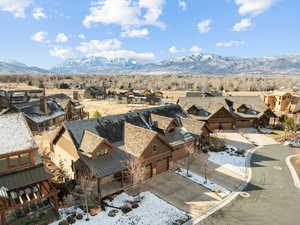 Birds eye view of property featuring a mountain view