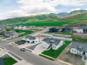 Birds eye view of property featuring a mountain view