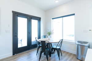 Dining room with light LVP flooring